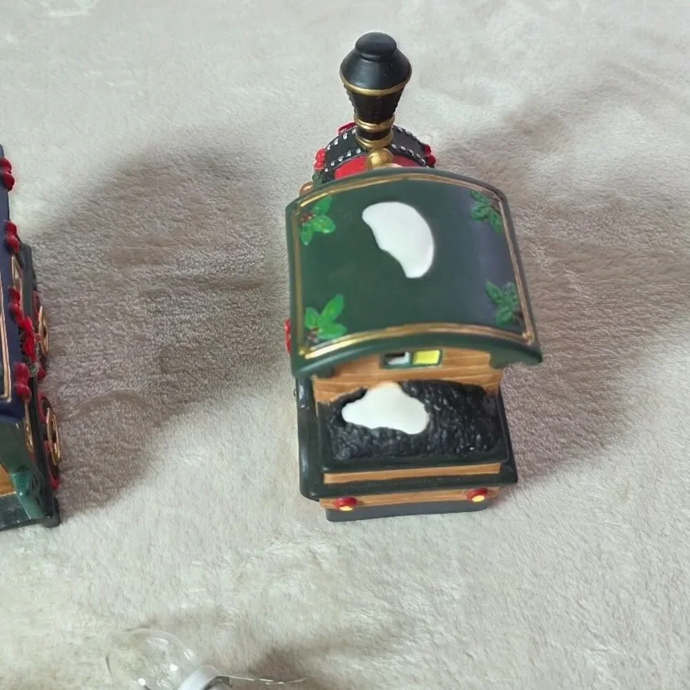 1999 Victorian Village Collectibles Old Towne Train Set Porcelain Lighted Works